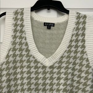 J for Justify V-Neck Sweater Vest - Green and White